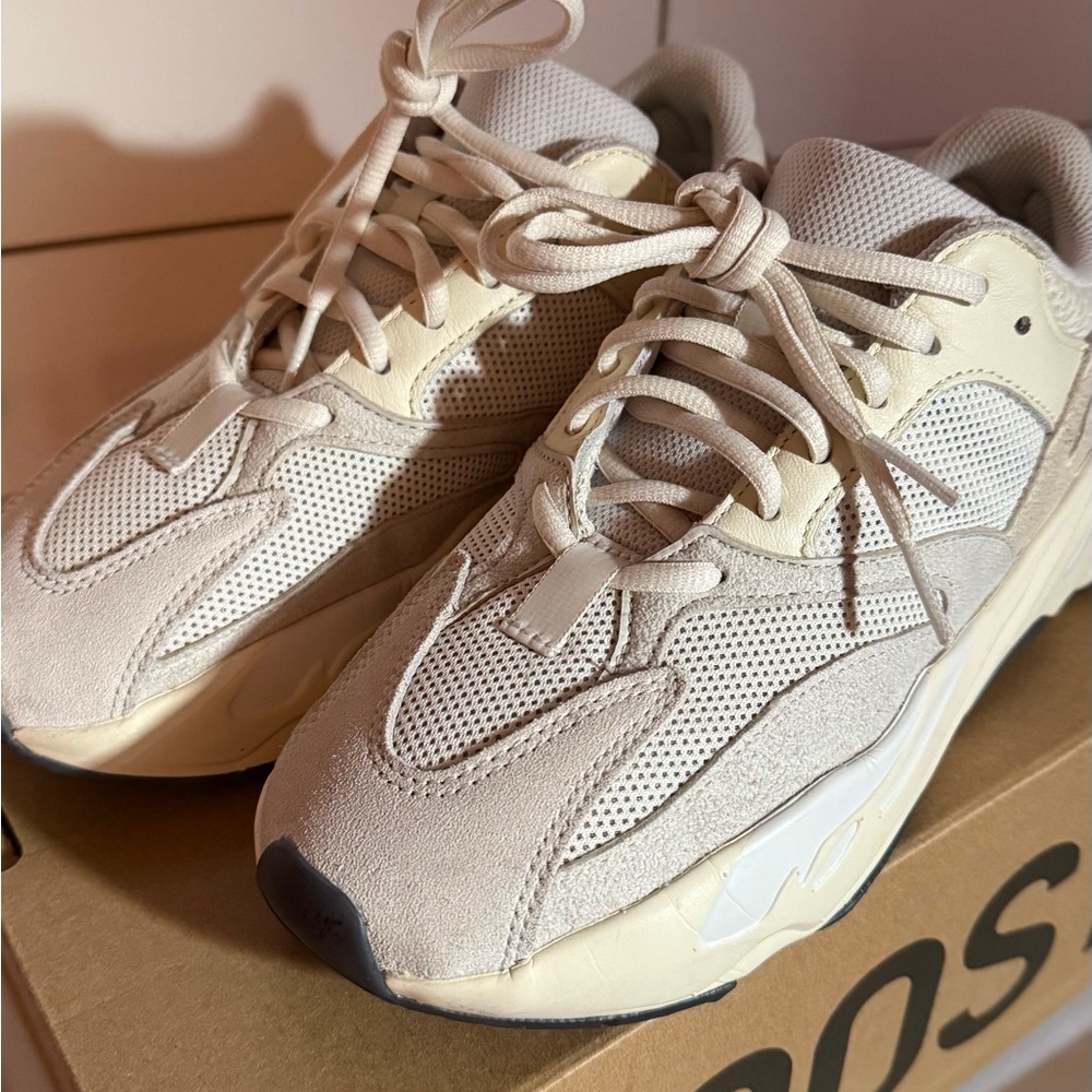 Adidas Yeezy Boost 700 ANALOG size US 6